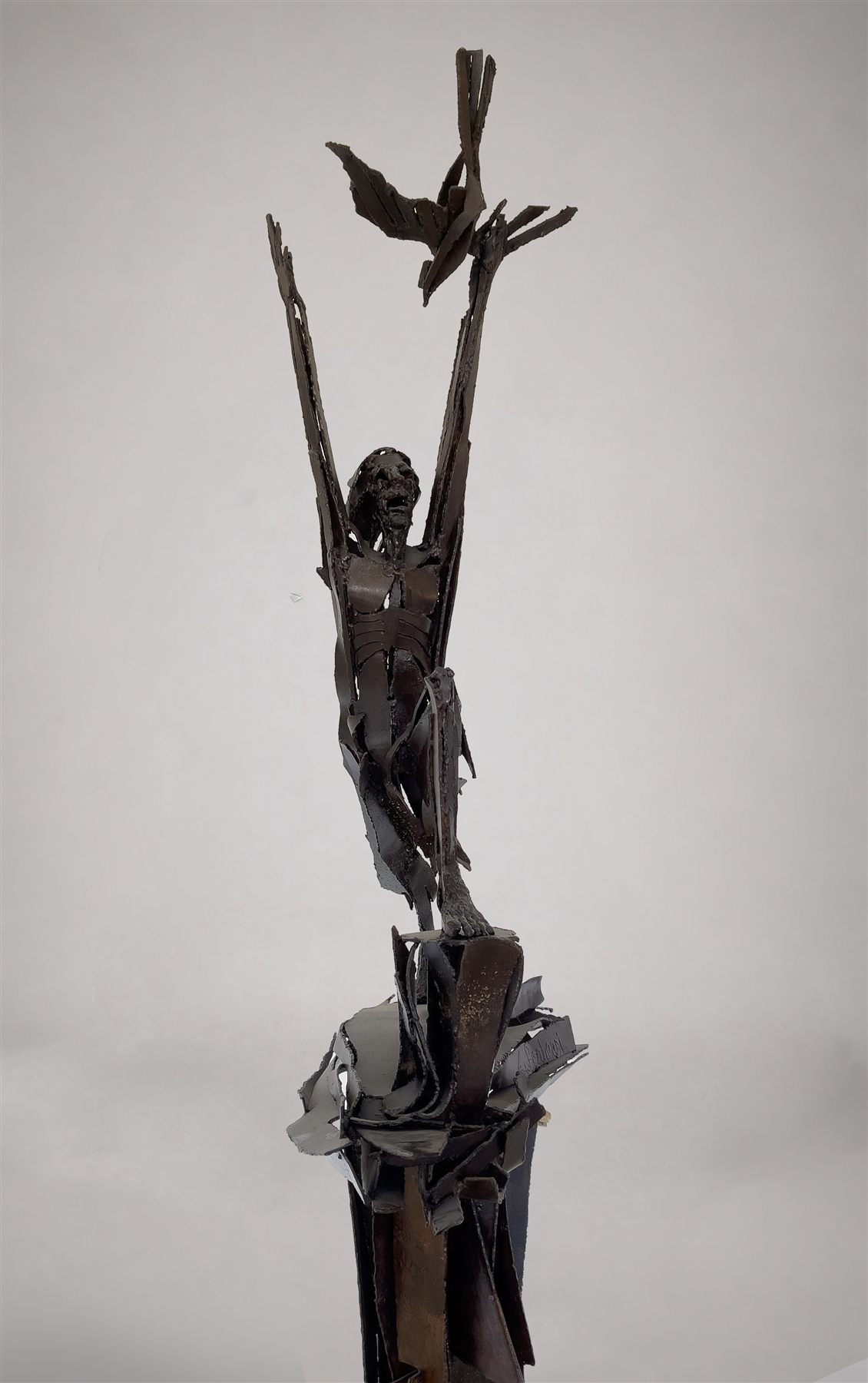 La Demande de la Paix (1977), scultura di Antoine Berberi, vista 2 di 16