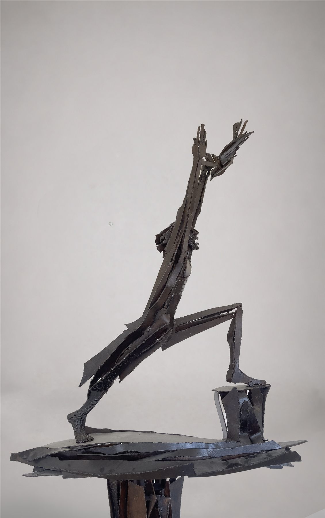 La Demande de la Paix (1977), scultura di Antoine Berberi, vista 11 di 16