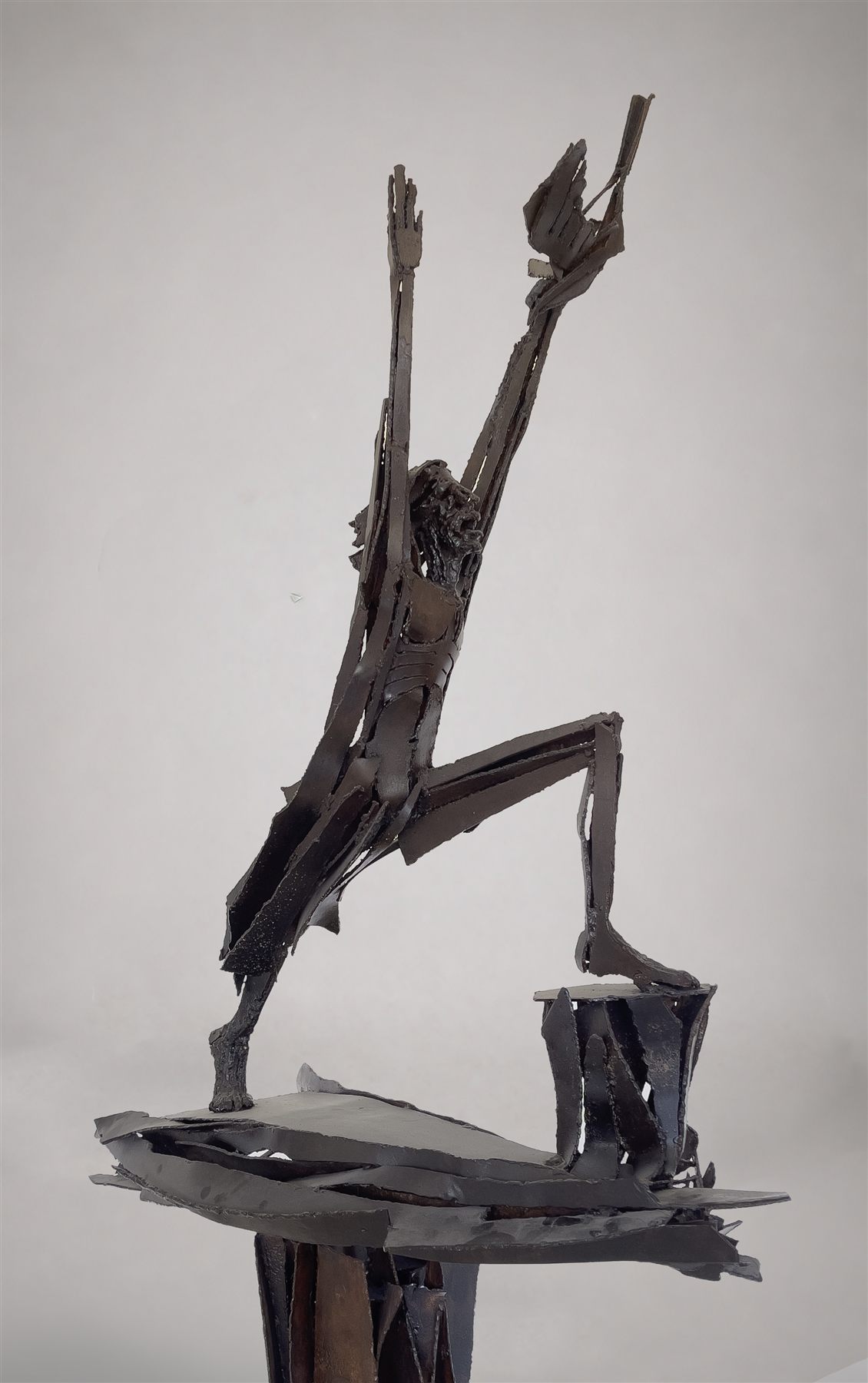 La Demande de la Paix (1977), scultura di Antoine Berberi, vista 12 di 16