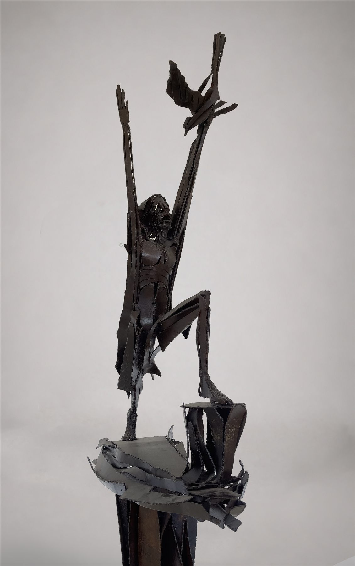 La Demande de la Paix (1977), scultura di Antoine Berberi, vista 13 di 16