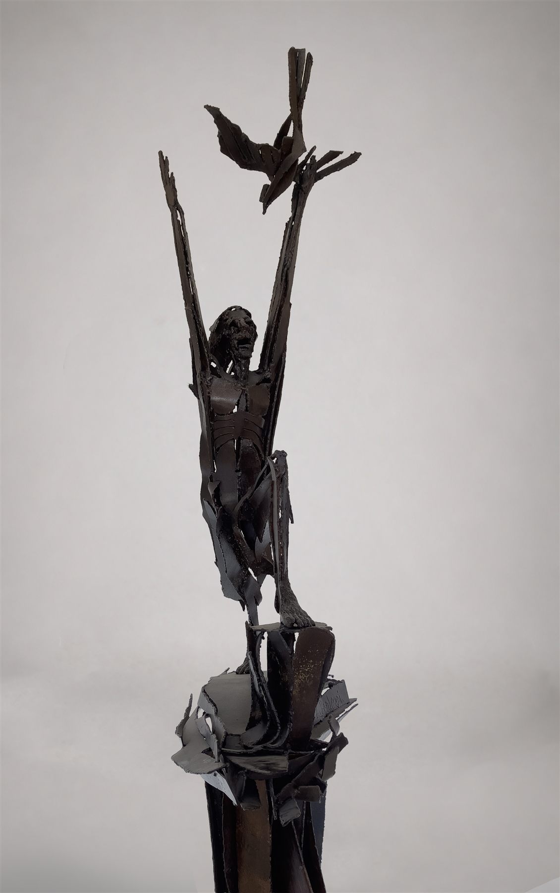 La Demande de la Paix (1977), scultura di Antoine Berberi, vista 14 di 16