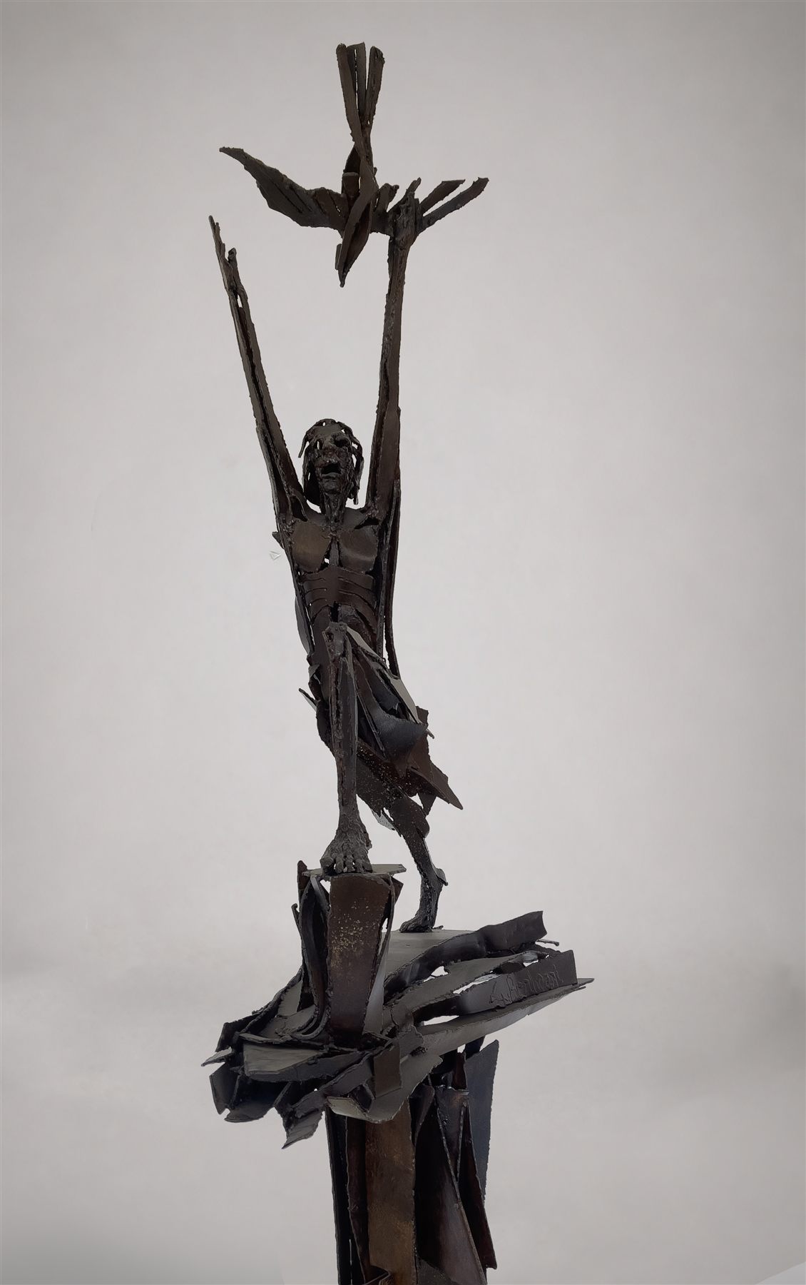 La Demande de la Paix (1977), scultura di Antoine Berberi, vista 4 di 16