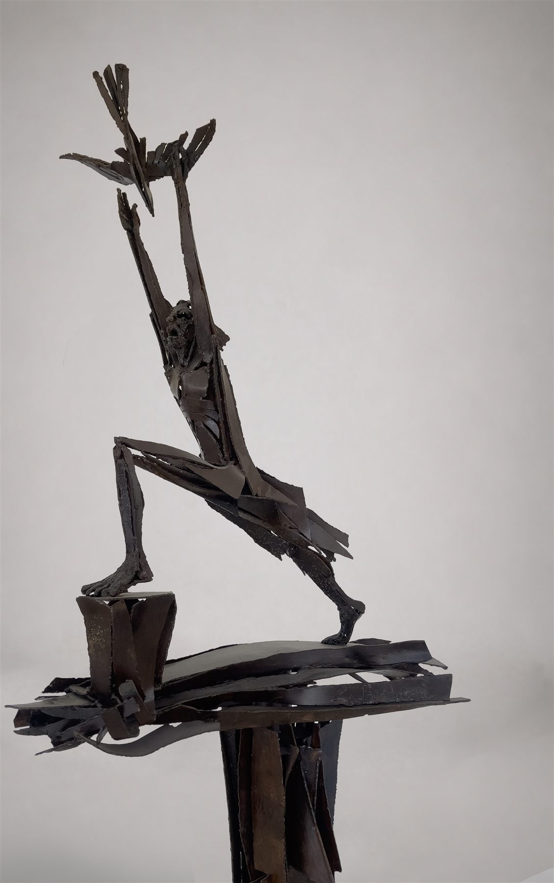 La Demande de la Paix (1977), scultura di Antoine Berberi, vista 5 di 16