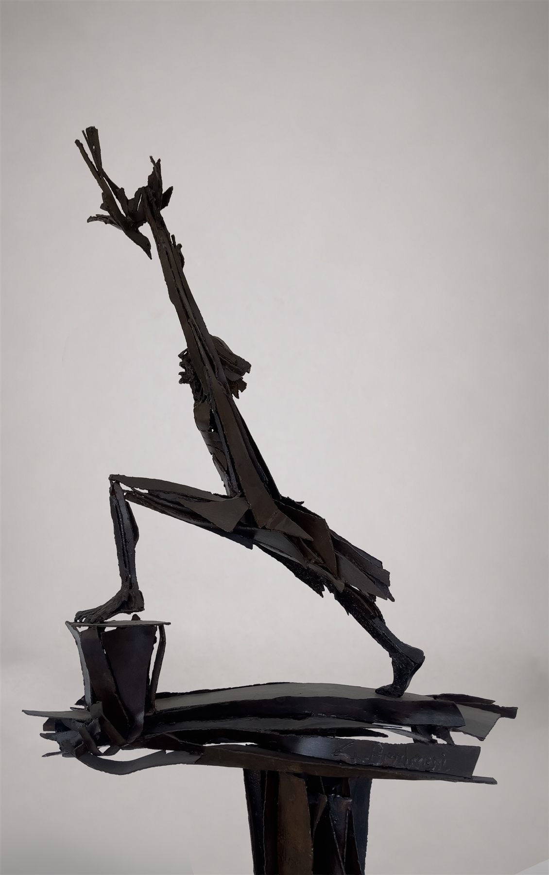 La Demande de la Paix (1977), scultura di Antoine Berberi, vista 6 di 16