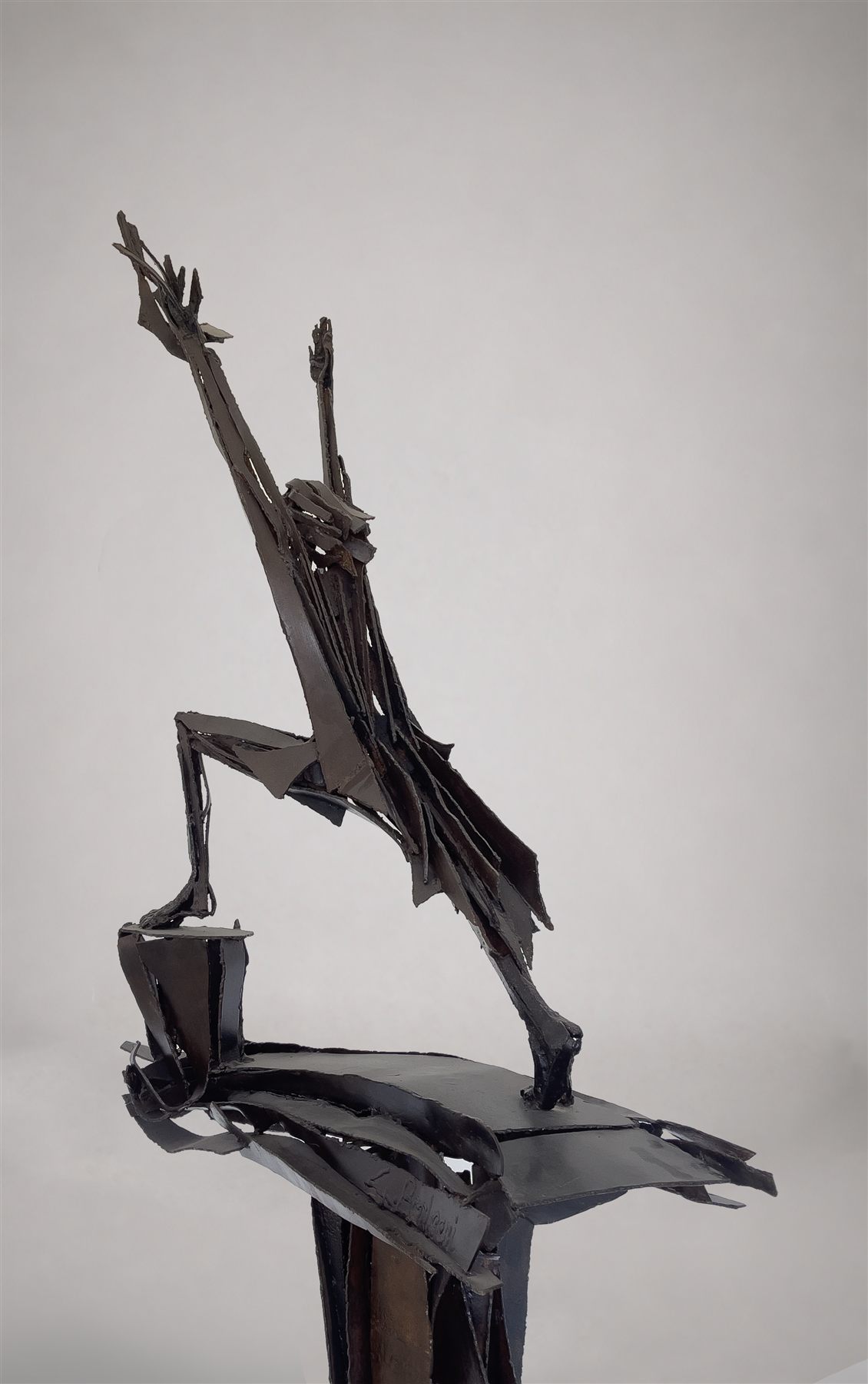 La Demande de la Paix (1977), scultura di Antoine Berberi, vista 7 di 16