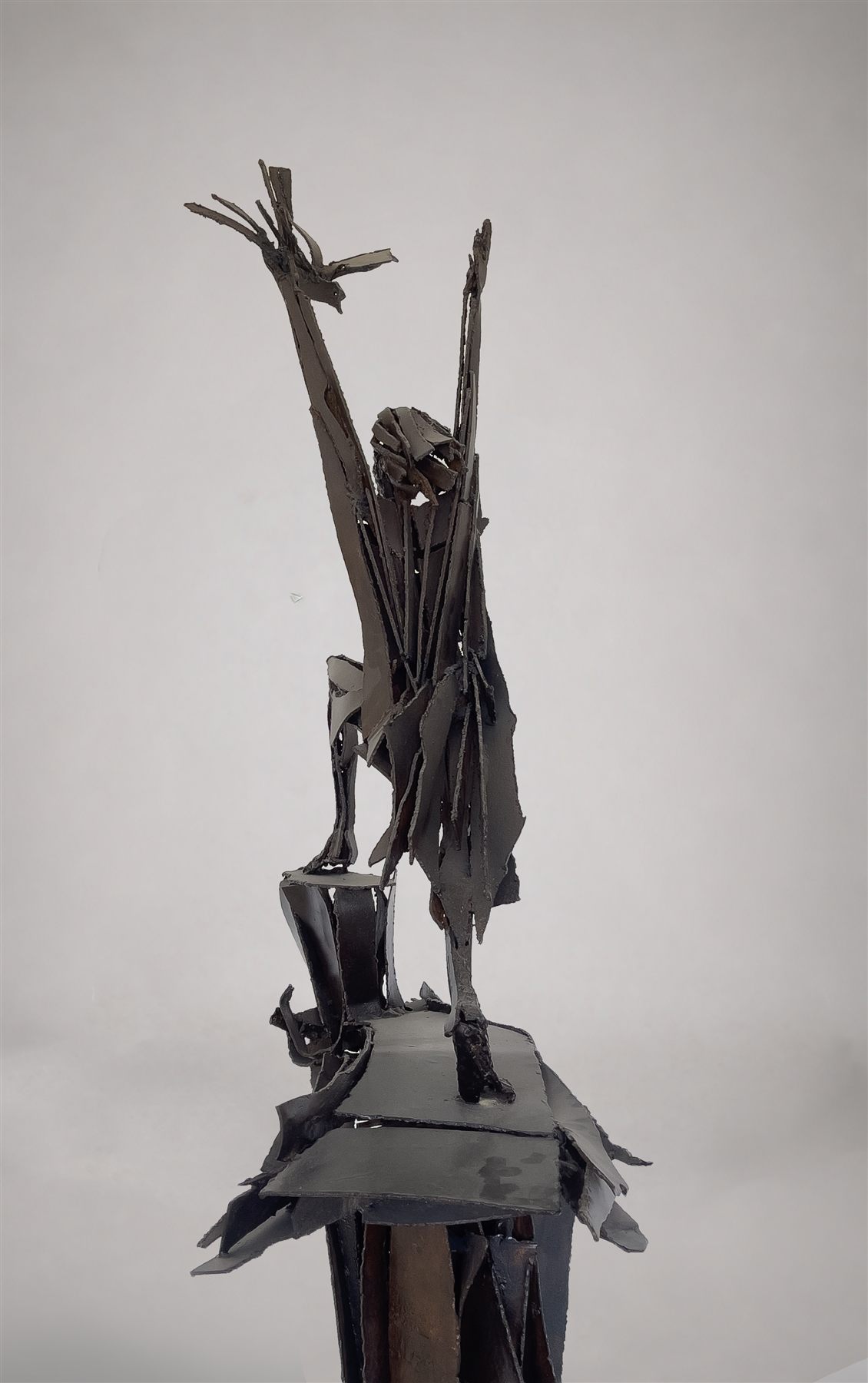 La Demande de la Paix (1977), scultura di Antoine Berberi, vista 8 di 16