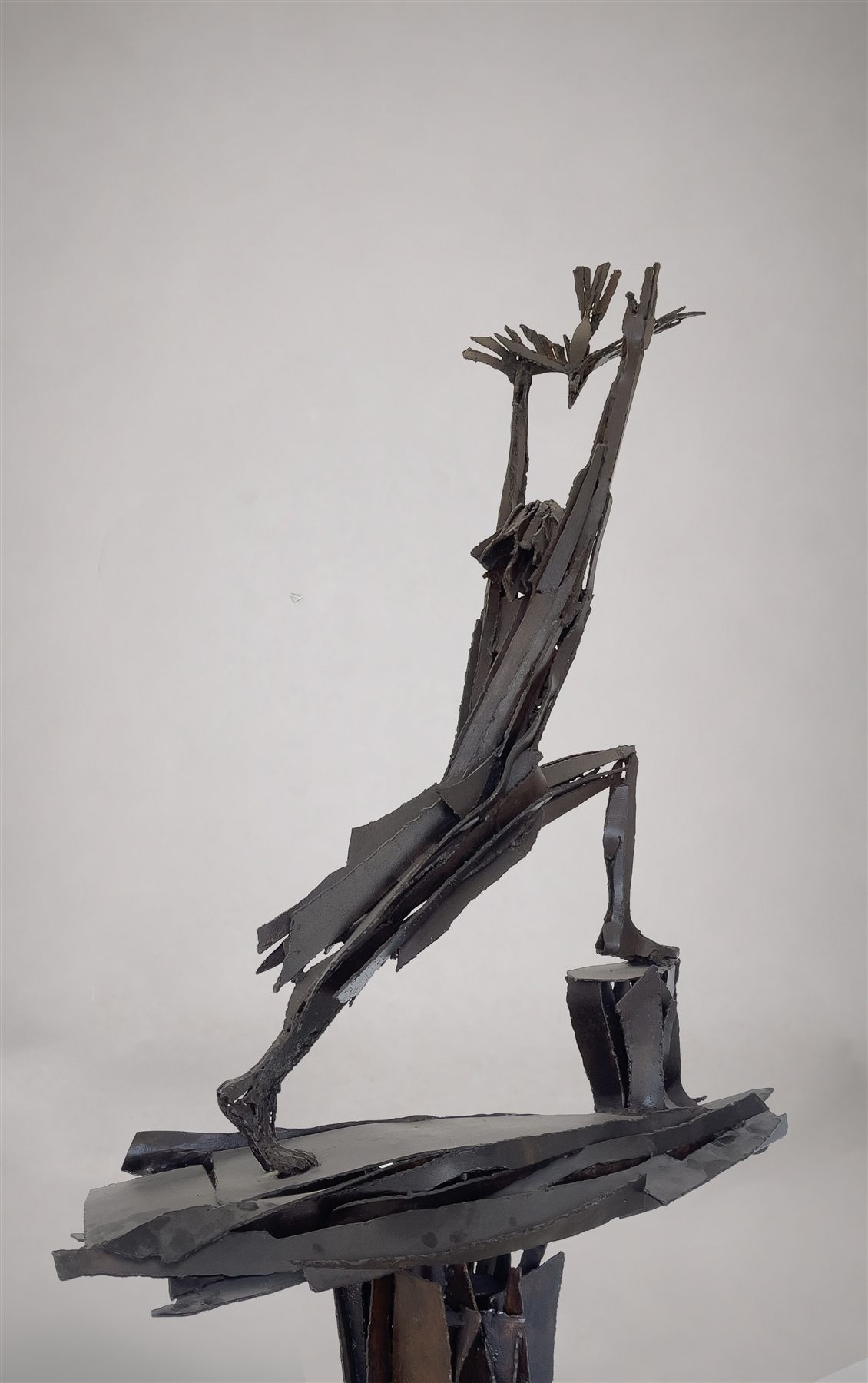 La Demande de la Paix (1977), scultura di Antoine Berberi, vista 10 di 16