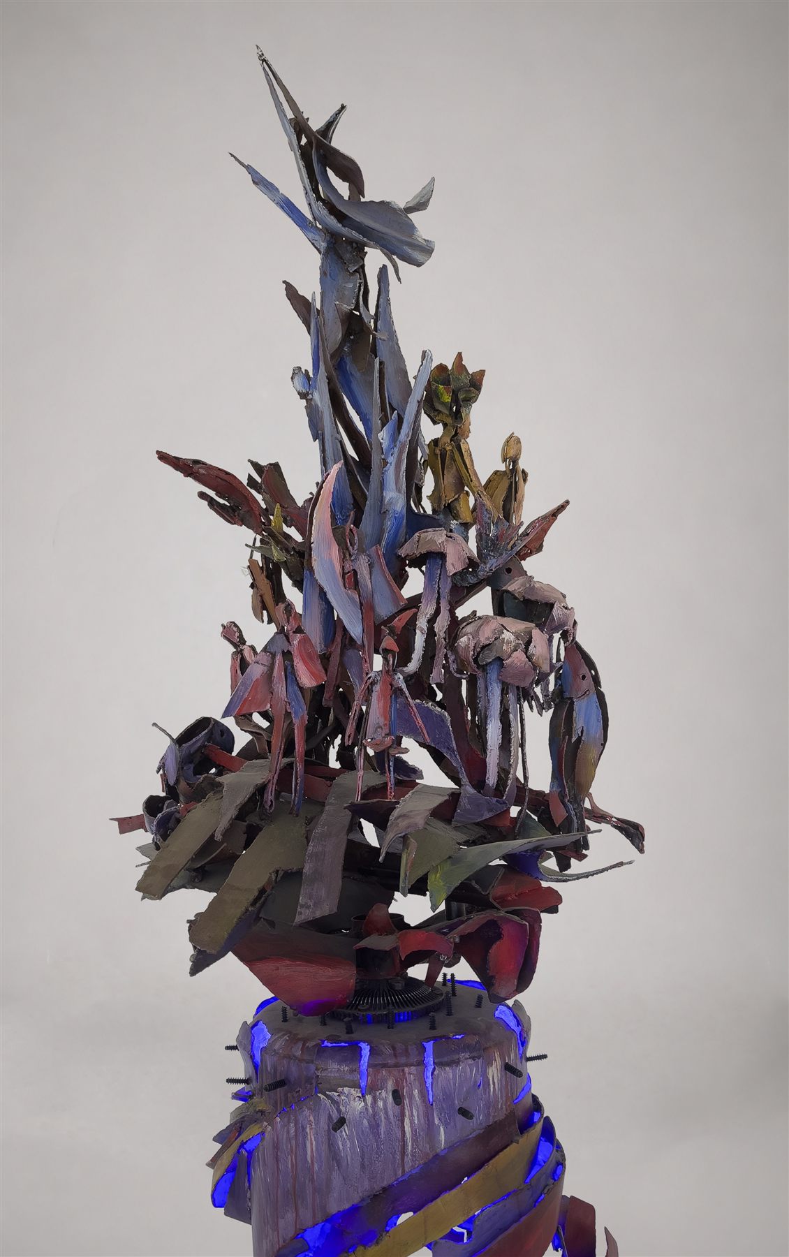 Fersan El-Yam, Les Chevaucheurs de la Mer (2024), scultura di Antoine Berberi, vista 20 di 20
