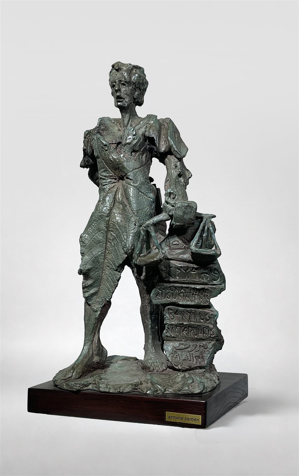 Berytus Mater Juris (2017), sculpture d'Antoine Berberi, vue 4 sur 5
